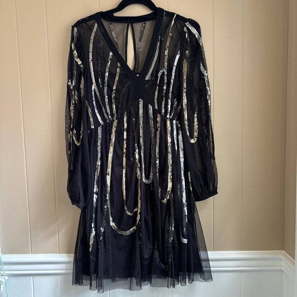 Monsoon Dresses & Skirts - Monsoon Black Long Sleeve Sliver & Gold Sequin Dress With Sheer Lining. Size 6.